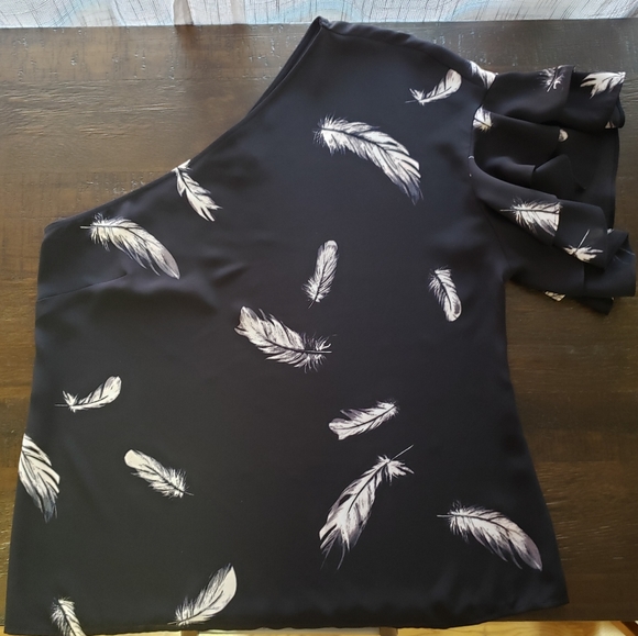 Trouve One Sleeve Blouse - Picture 4 of 4